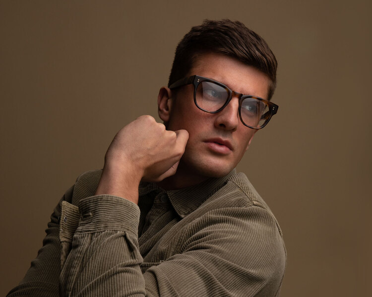 Guide to top 100 on-trend eyeglass styles in 2022 for men & women